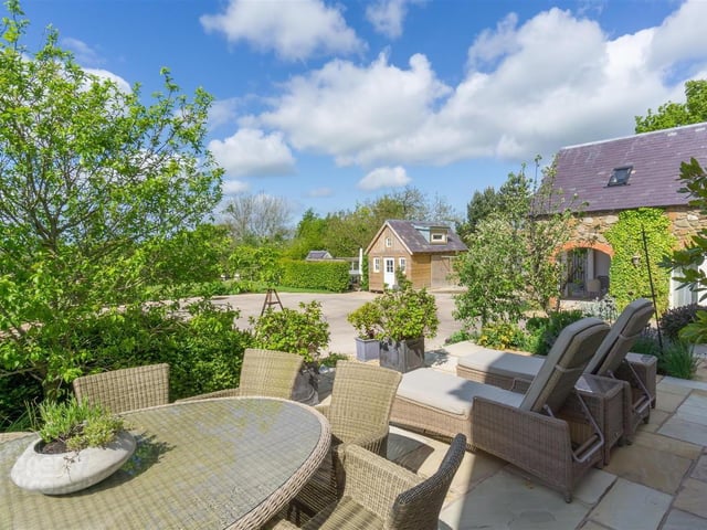'Cherryfields', 22 Cherryburn Road,
Templepatrick, BT39 0JD
5 Bed Detached House
Offers over £1,250,000