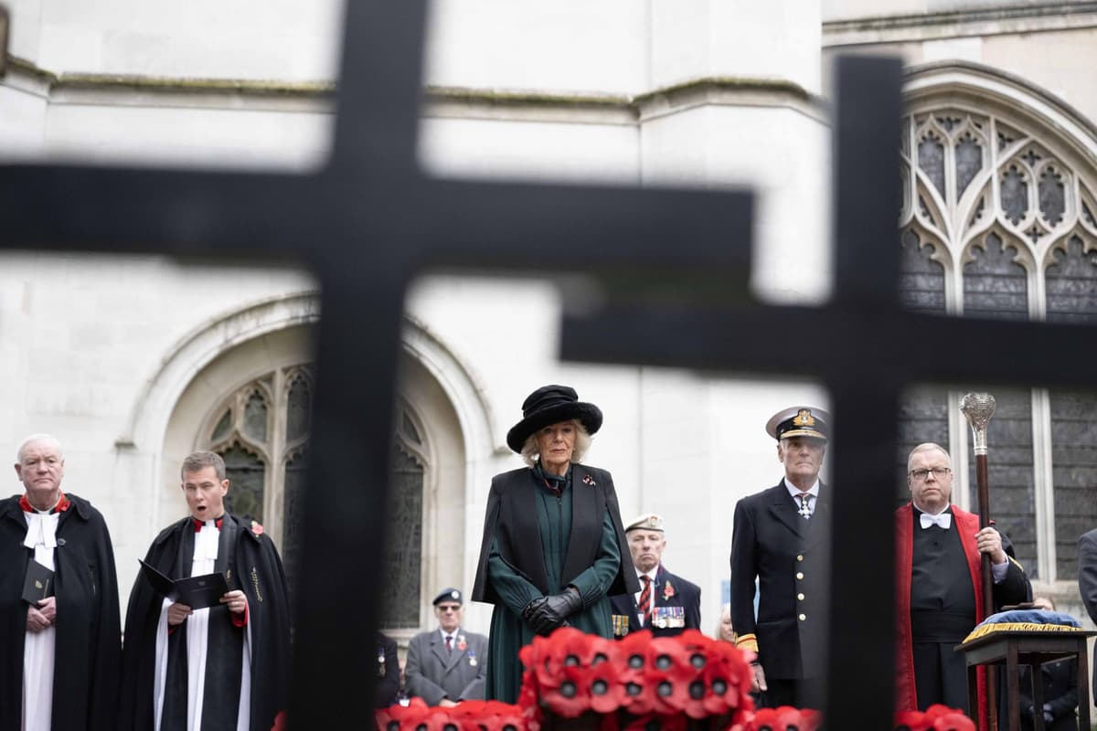 ​The Queen has commemorated the nation's war dead at a sombre ceremony at Westminster Abbey's Field of Remembrance