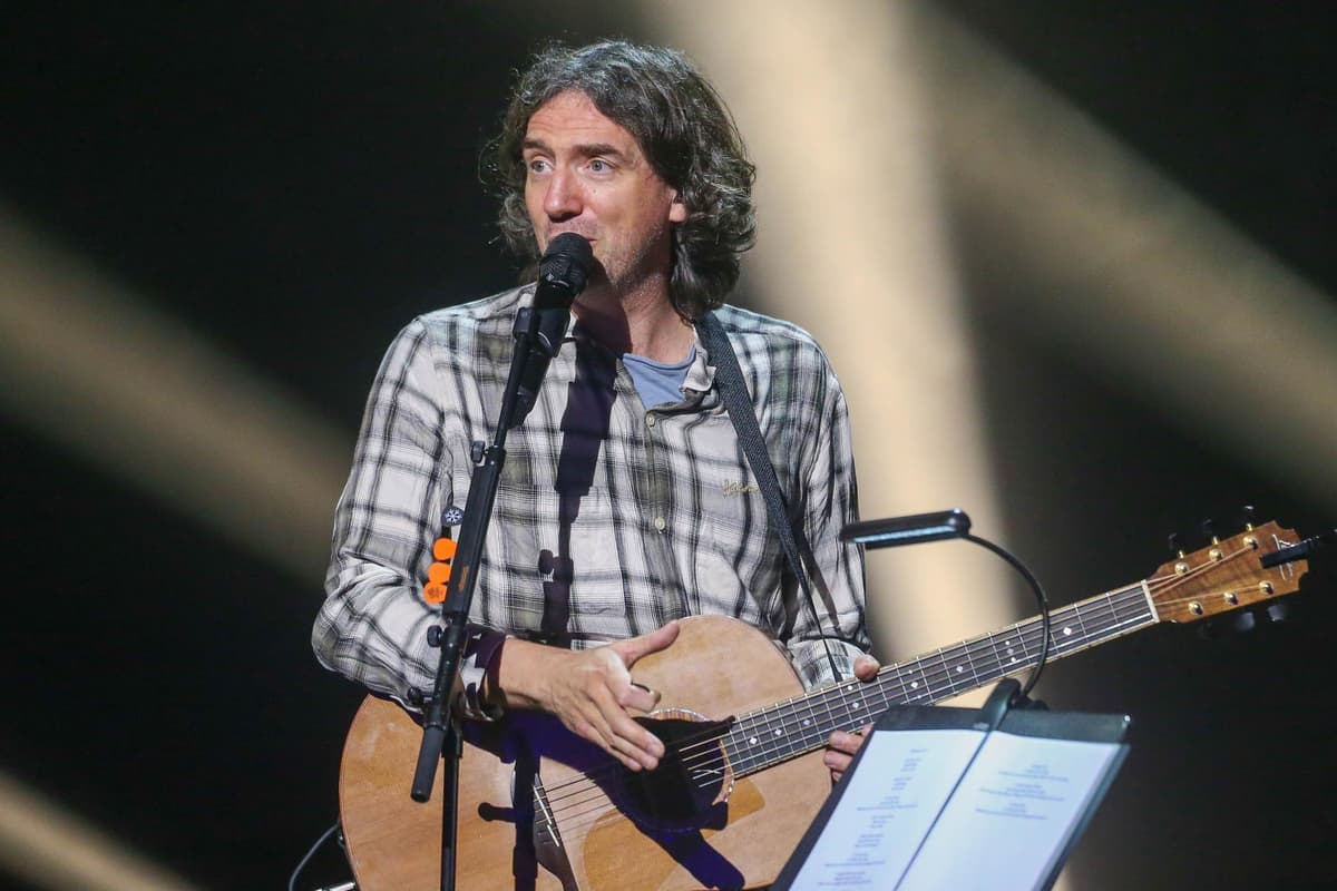 Snow Singer Now Snow Patrol singer's £20k donation to Northern Ireland soup kitchen