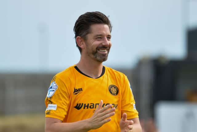 Curtis Allen has signed a contract extension at Carrick Rangers