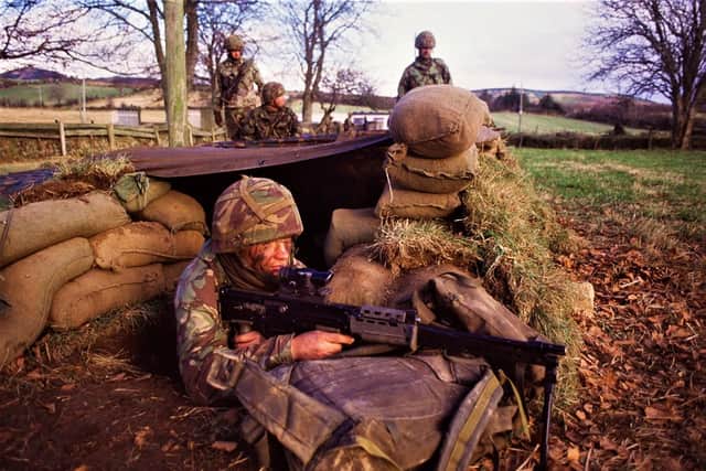 PACEMAKER BELFAST: NOV 1987, BRITISH SOLDIERS PICTURED ON THE SOUTH ARMAGH BORDER WHERE THEY ARE CARRYING OUT A ONE WEEK SEARCH OF THE AREA
