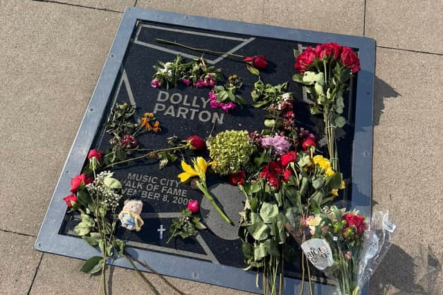 ​Ellen Watson (left) and Beth McDaniel from Banbridge pictured wreaths laid at many locations in Nashville for Dolly Parton.