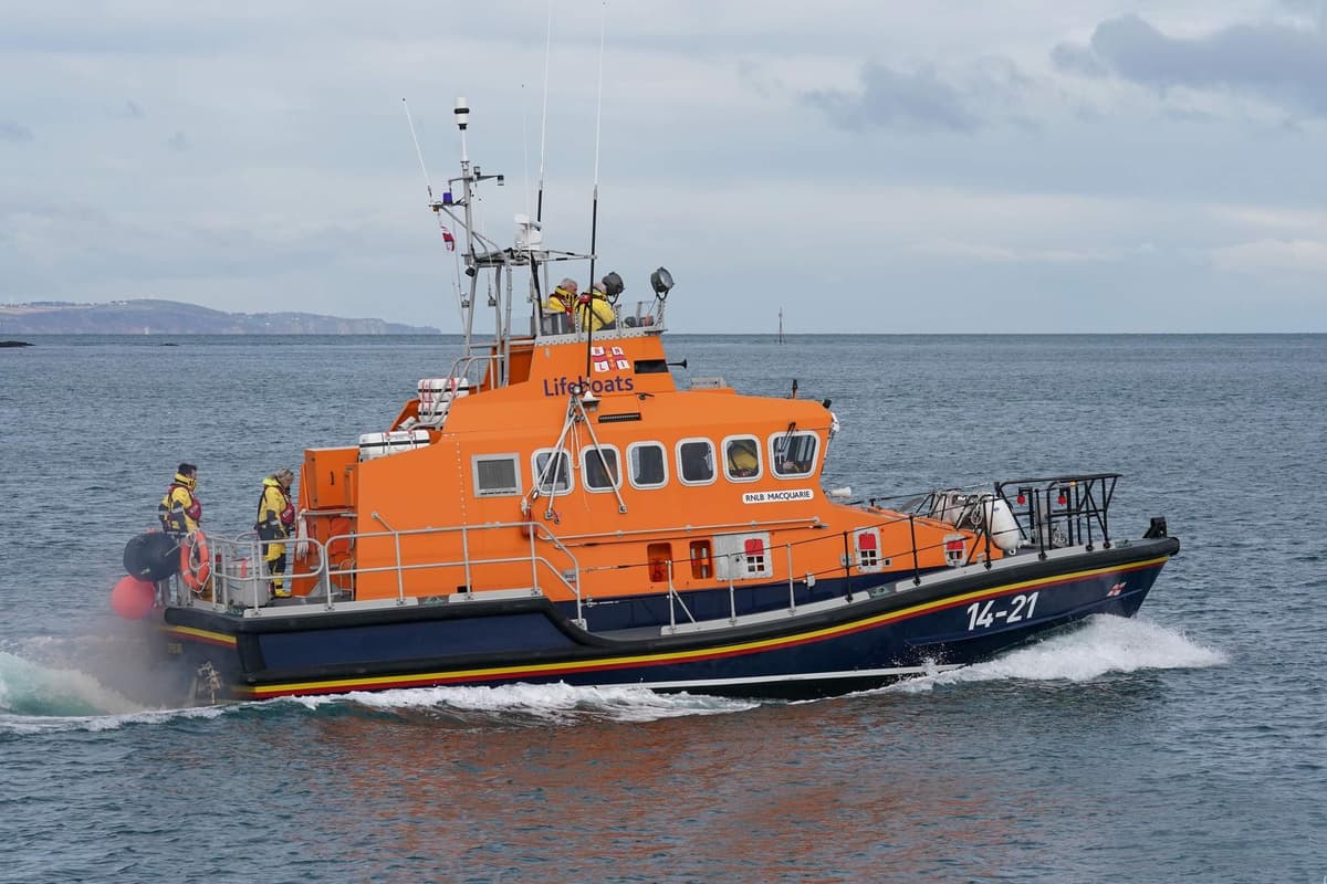 Member of the public praised by the RNLI as lifeboat helps small fishing boat to safety