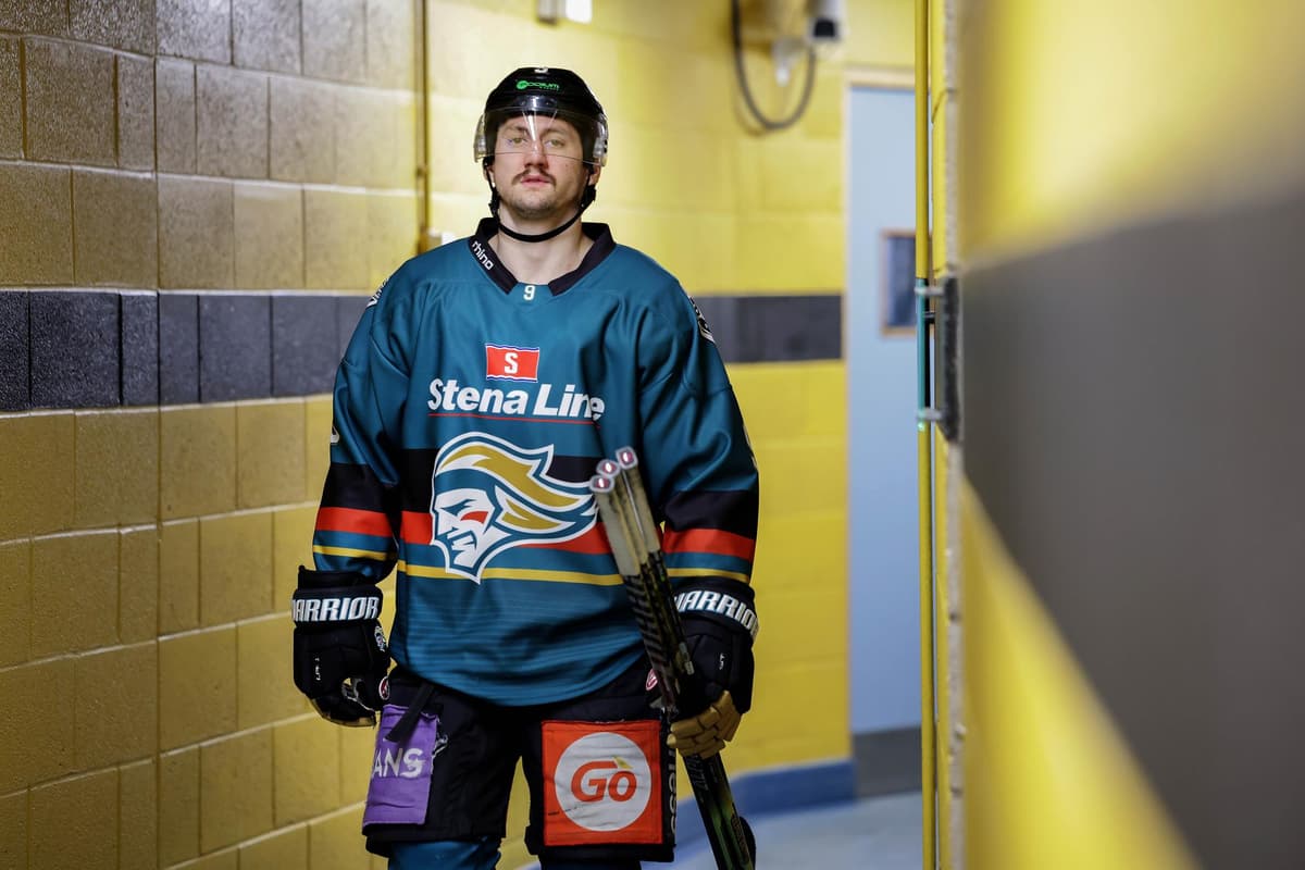 Belfast Giants stalwart Ben Lake signs on for another season in Teal