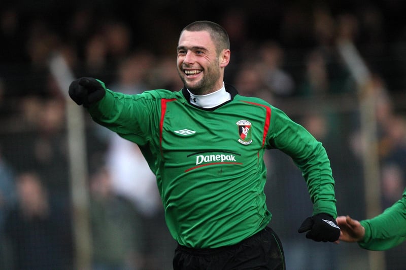 Current Glenavon boss Gary Hamilton marked his move to Glentoran from Portadown by scoring 27 league goals in the 2006/07 campaign for The Oval outfit