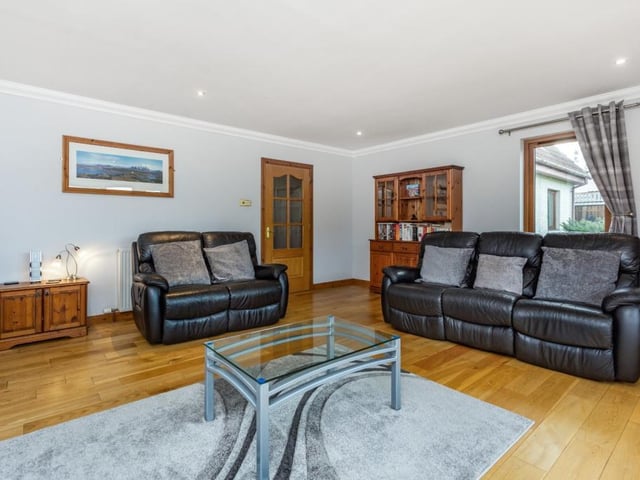 Sitting room.