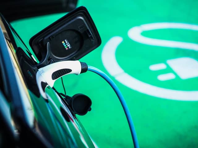 A new survey by CompareNI.com has found that 94% of drivers in Northern Ireland don’t plan on switching to an electric car in 2024