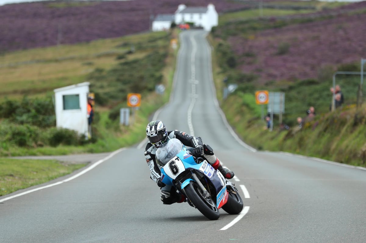 Michael Dunlop means business after 125mph lap on Team Classic Suzuki at Manx Grand Prix