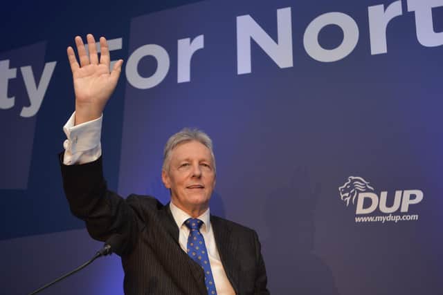 Pacemaker Press 21/11/2015: First Minister Peter Robinson bids farewell during the DUP annual conference at the La Mon Hotel, as he steps down from power
