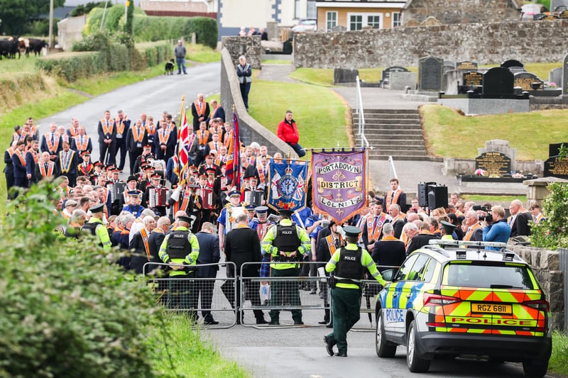 Orangemen Riots Drumcree parade stopped again: Here are 33 images of what happened when ...