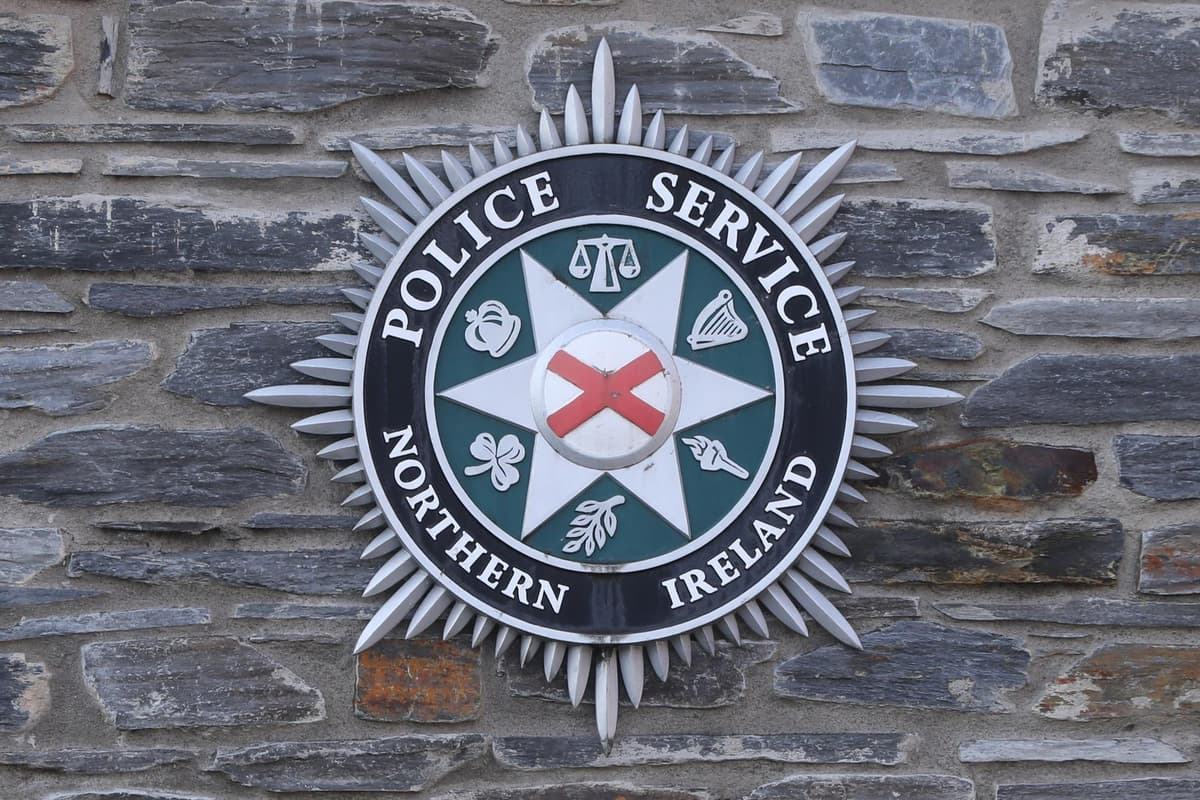 PSNI:  Man treated for facial injury after Belfast stabbing &#8211; suspect detained by public