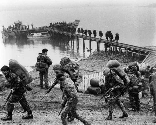 British troops arriving in the Falklands Islands during the Falklands War. Picture: Fox Photos/Getty Images)
