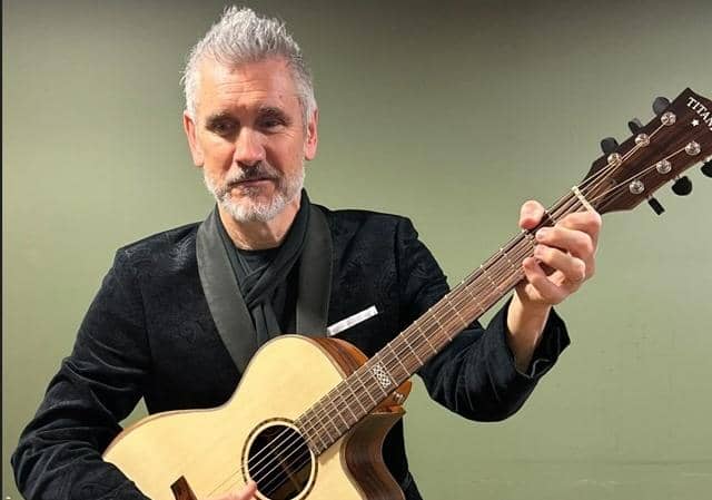 Multi-platinum American singer Curtis Stigers was thrilled last Saturday when he was gifted a Belfast made Titanic Guitar