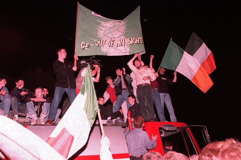 PACEMAKER BELFAST. Falls Road. Celebrations after ceasefire. 1/9/94.