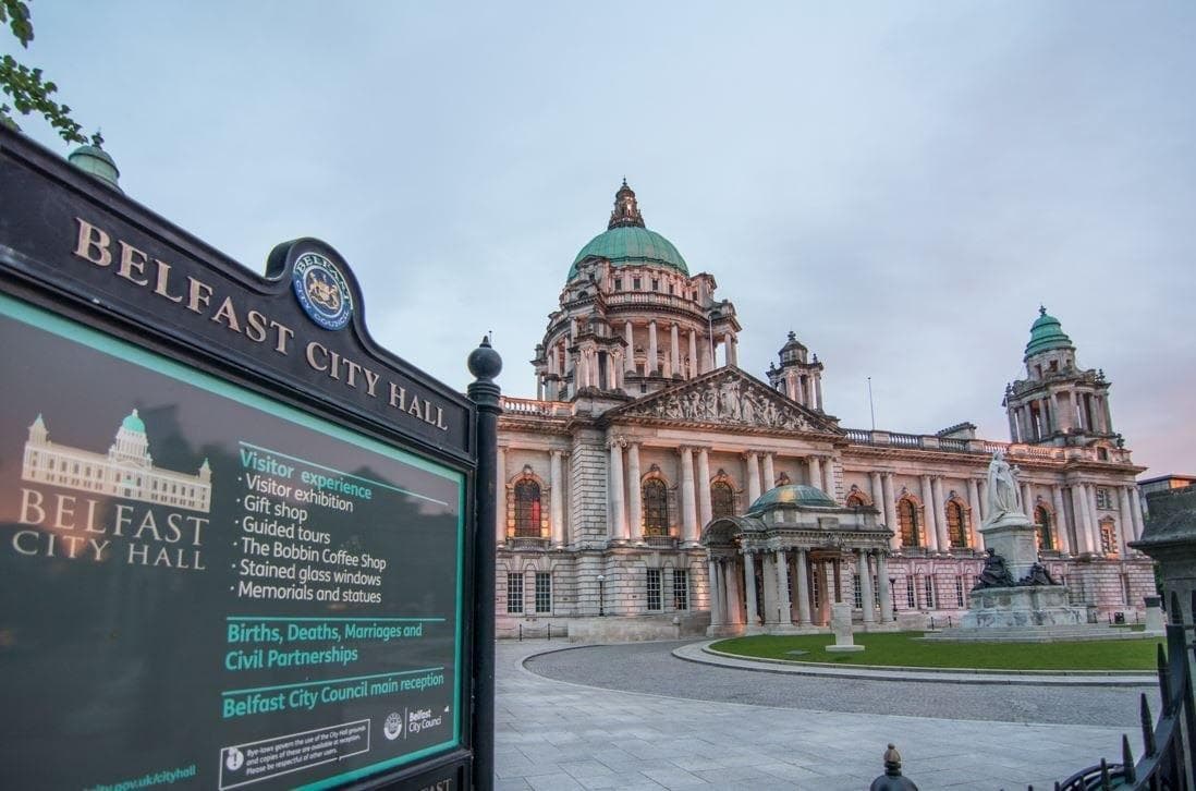 Alliance wants Belfast City Hall lit up in white for both Israeli and Palestinian deaths - TUV man brands it 'cowardice'