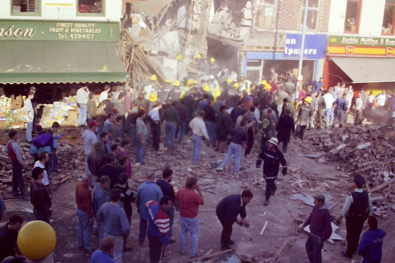 PACEMAKER PRESS 23/10/1993
1465/93
Scene of the Shankill Road bomb. 10 killed in the explosion.