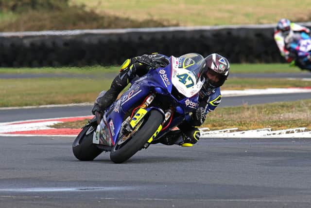 Richard Cooper (BPE Yamaha by Russell Racing) won both Supersport and Supertwin races for a four-timer at the Sunflower Trophy meeting.