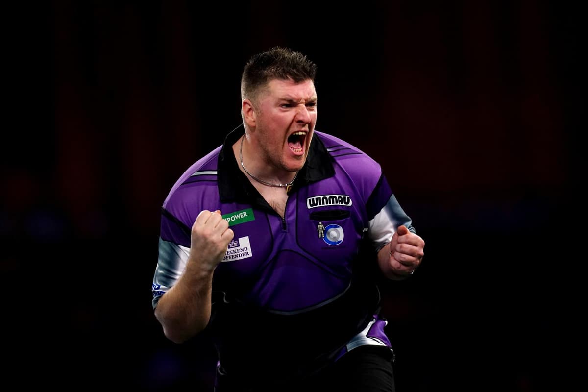 Daryl Gurney seals win over Ricky Evans with a kiss as Ulsterman faces Dave Chisnall for a quarter-final spot