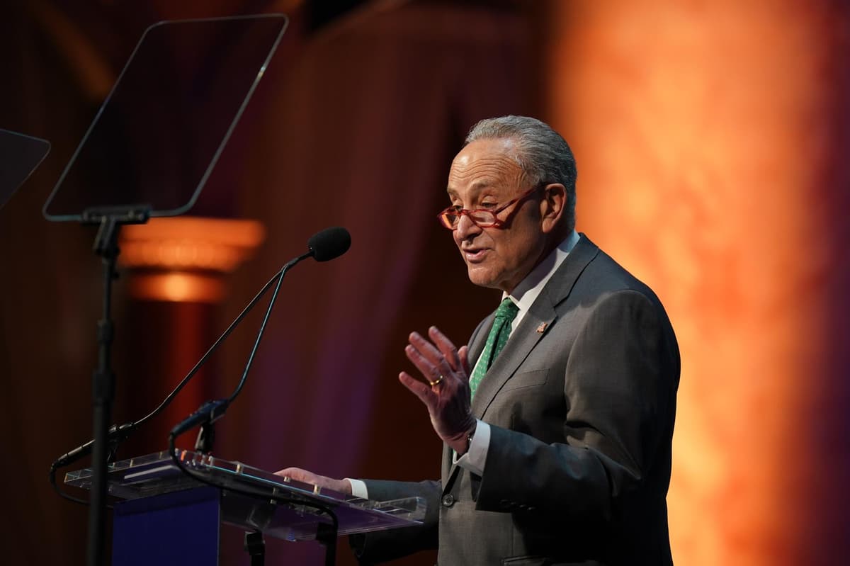 DUP urged to restore powersharing institutions by US senate leader Chuck Schumer