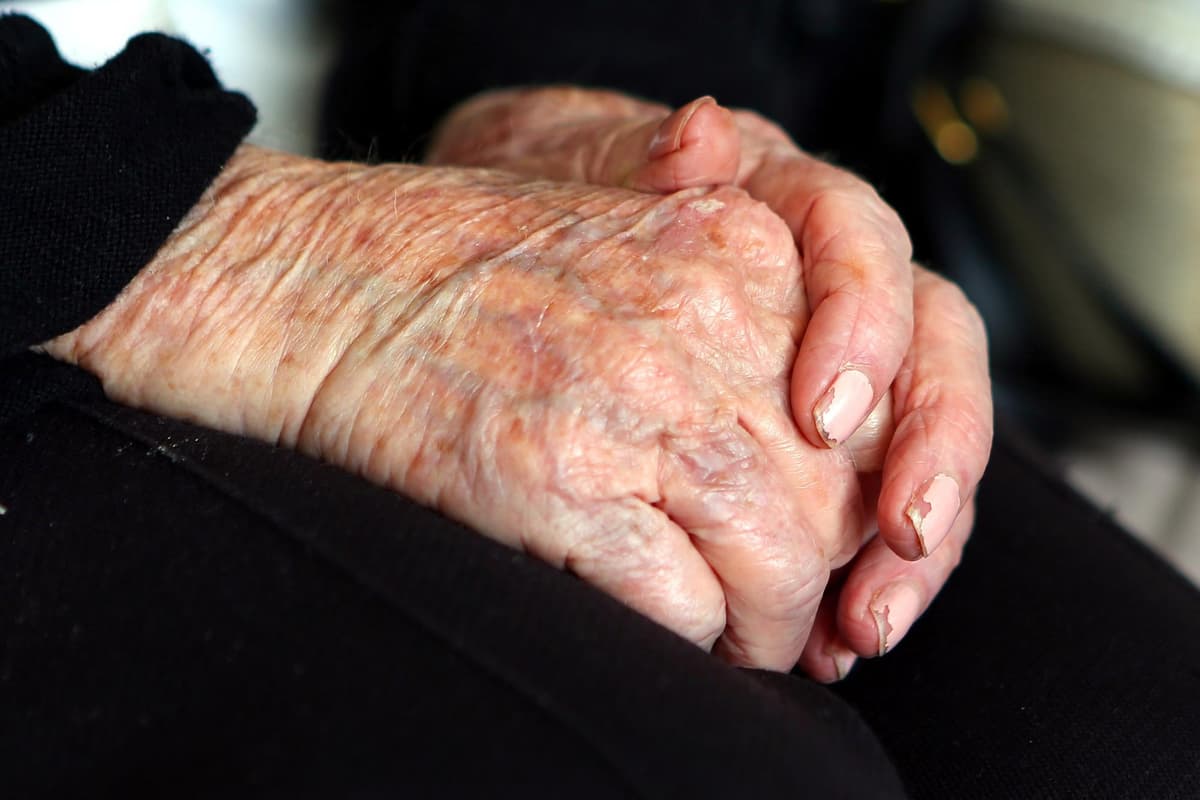 Dementia and Alzheimer's cause one in 10 UK deaths says charity working for a cure
