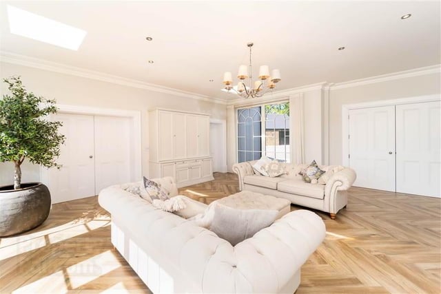 Brookefield, 87a Craigdarragh Road,
Helens Bay, Bangor, BT19 1UB

5 Bed Detached House

Offers over £1,950,000