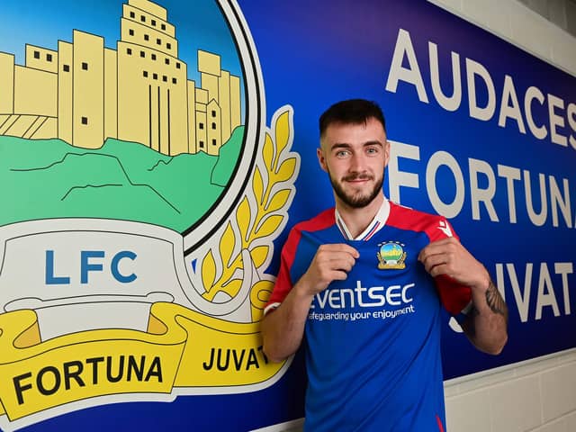 Jack Scott signs for Linfield on a two-year contact from Wolves, subject to the completion of the normal international clearance formalities
