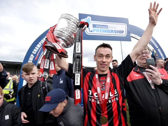 Paul Heatley celebrates with the Gibson cup after Crusaders' success in 2016. PIC: Presseye/Stephen Hamilton