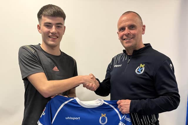 Dungannon Swifts' new signing Michael McElhatton with manager Rodney McAree. (Photo by Dungannon Swifts FC)