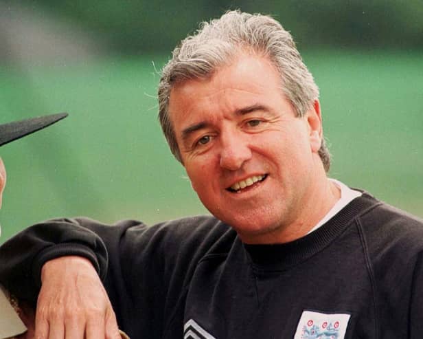 Former England, Barcelona and Tottenham manager Terry Venables has been remembered after taking his Spurs side to Glenavon for a pre-season friendly in 1992