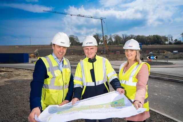 Construction work on the first phase of a major new housing development in Londonderry has commenced, which will see 252 new homes being built just off the Clooney
Road near the Gransha Roundabout. Pictured are Jon Anderson and Sandra Gregg, Choice Housing with Martin Mallon of South Bank Square