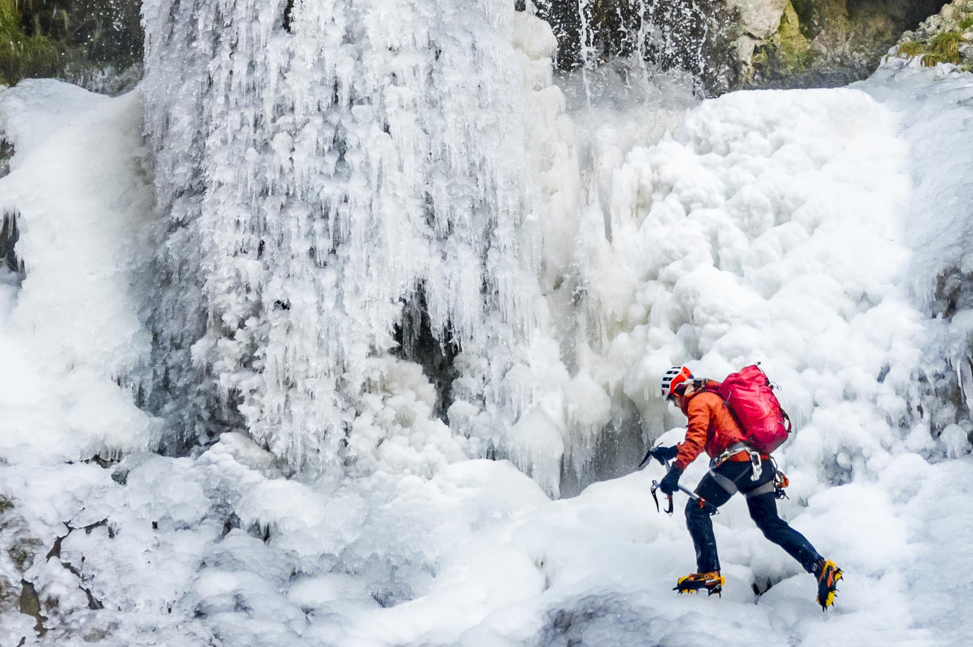 UK braces for heavy snow from Storm Goretti as amber warnings issued