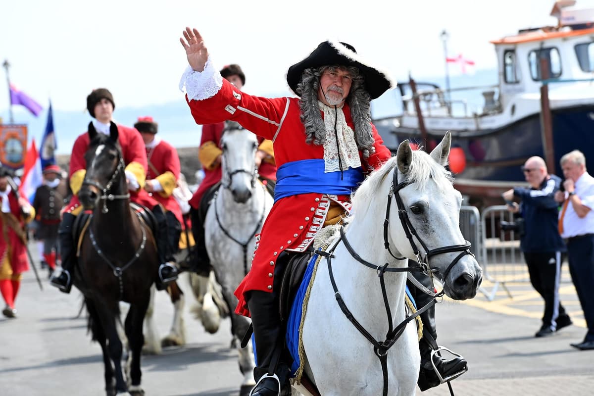 Thousands enjoy pageant parade in Carrickfergus for King William landing re-enactment and parade