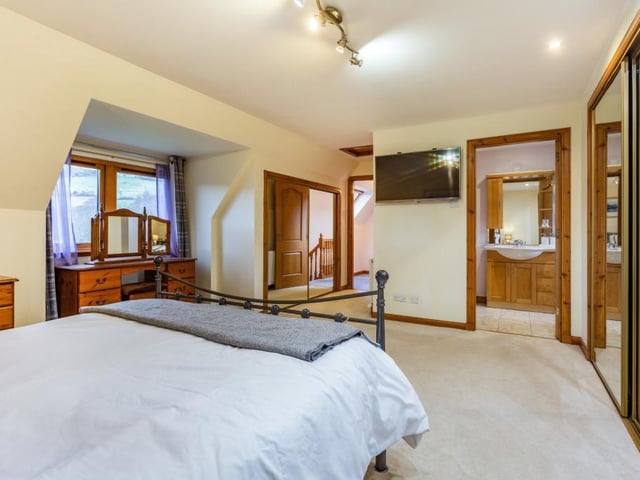 Principal bedroom.