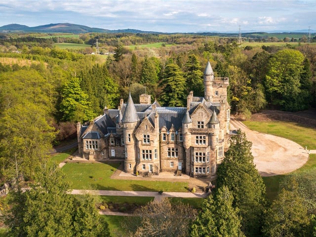 Located in rural Clackmannanshire - Scotland's smallest county - you'll feel like visiting royalty as you arrive for a memorable stay at Dollarbeg.