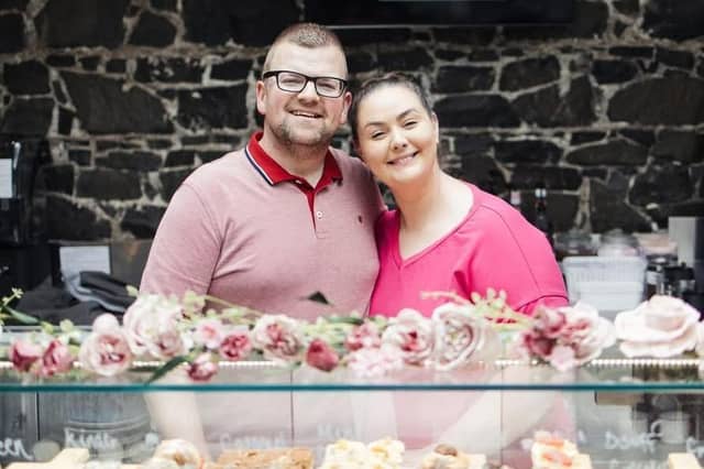 Rhiannon’s Café, located within Sitara Morgan Boutique at 10 West Street is the first coffee shop venture by Gordon and Rhiannon Woolsey, the couple behind the popular Rhiannon’s Cakes and Bakes brand