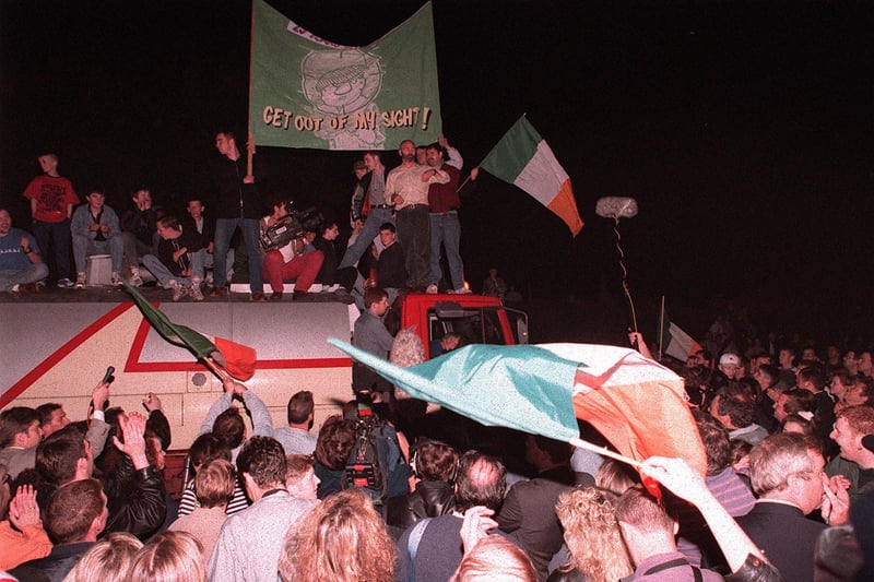 PACEMAKER BELFAST. Falls Road. Celebrations after ceasefire. 1/9/94.