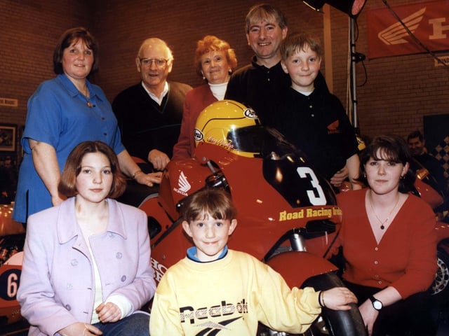 PACEMAKER, BELFAST: Joey Dunlop with his wife Linda, parents Willie and May, and children Donna, Joanne, Julie and Richard.
PICTURE BY STEPHEN DAVISON:-