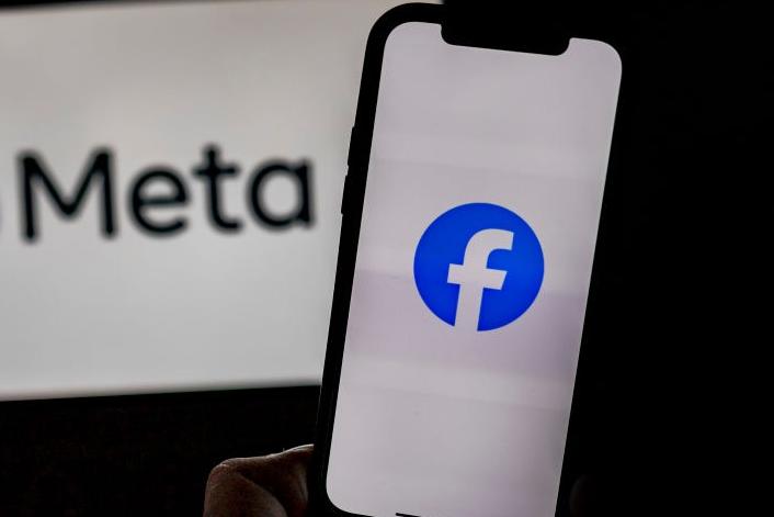 Man who went around work photographing things and selling them on Facebook gets suspended jail term