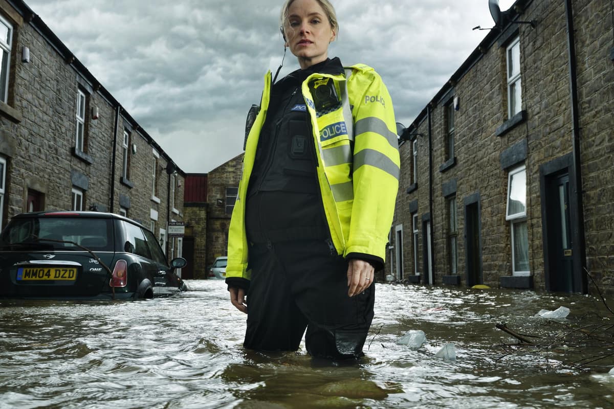 Pregnant PC Jo Marshall is busy dealing with a flash flood that sees her making life and death decisions