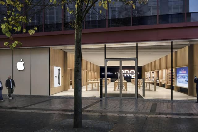 Apple is set to unveil its first new Northern Ireland retail store in over 16 years. Located at Cornmarket in Belfast, the store will officially open its doors to the public at 9am tomorrow (Friday), marking the end of Apple's relationship with the Victoria Square shopping complex