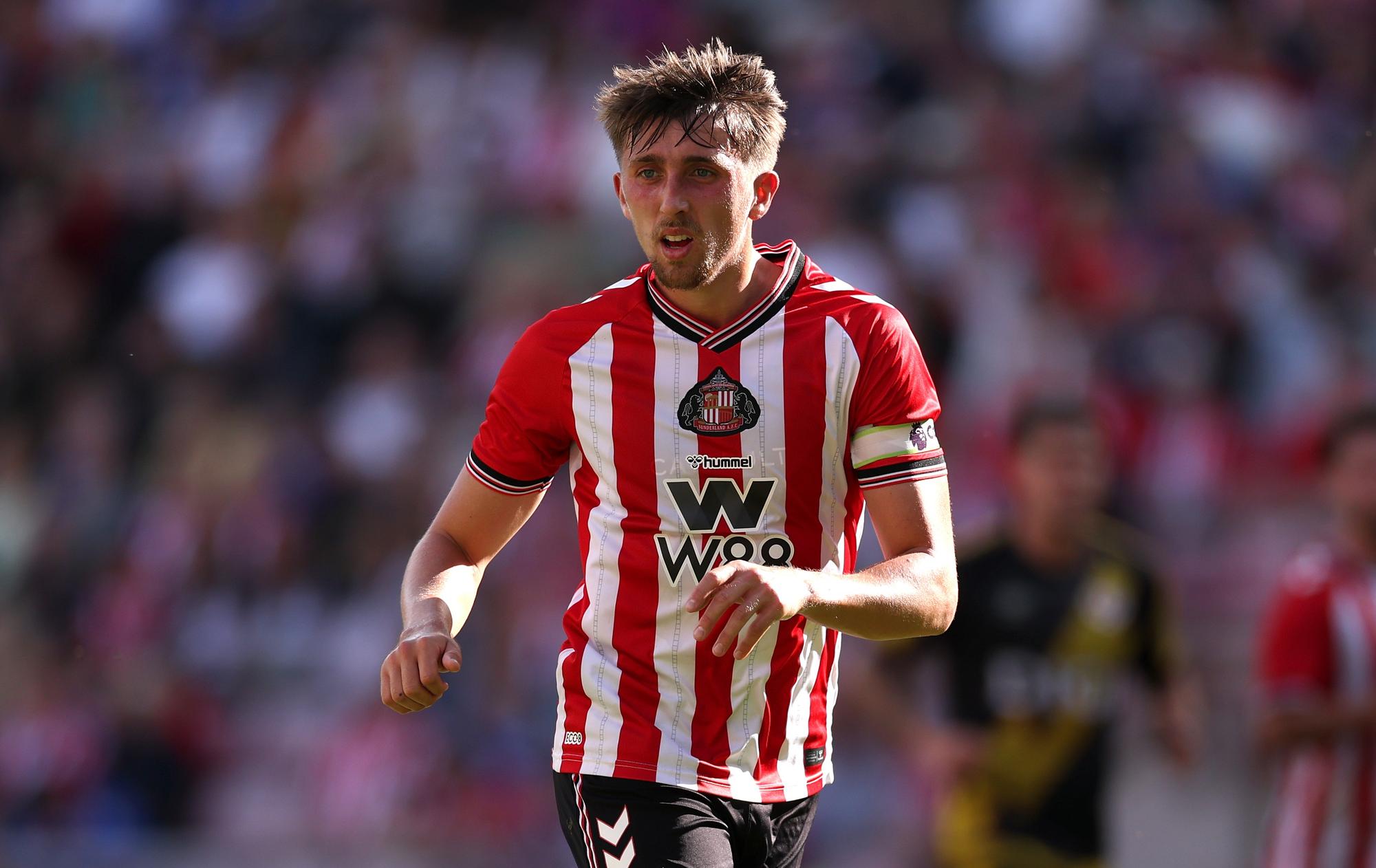 Rangers make midfielder Dan Neil their fifth signing of the summer