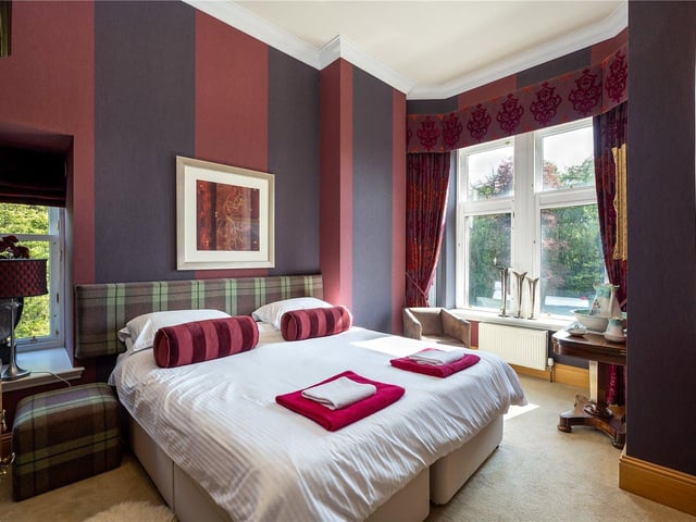 The master bedroom has an en-suite shower room, and all rooms have gorgeous views of the picturesque surroundings.