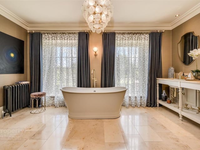 'Cherryfields', 22 Cherryburn Road,
Templepatrick, BT39 0JD
5 Bed Detached House
Offers over £1,250,000