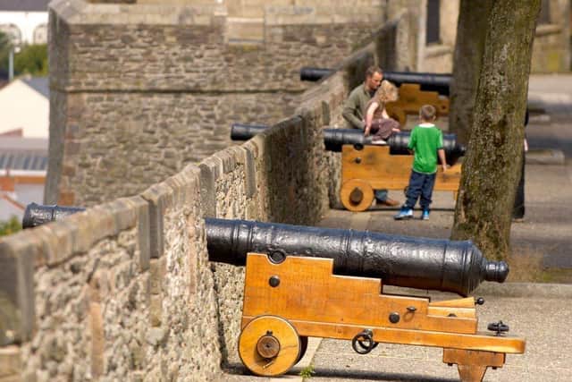 The cannon are displayed throughout the City Walls with the impressive Roaring Meg located on the double bastion.