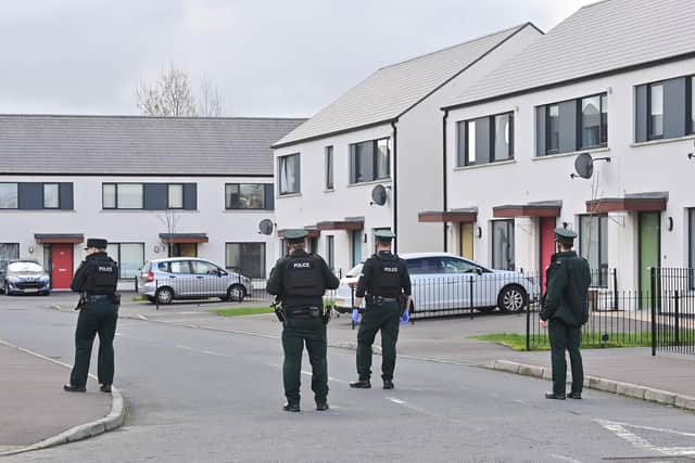 Pacemaker Press 30/03/23 
Police seal off the Weavers grange area of Newtonards. Police searched cars as they entered the estate.
Pic Pacemaker.