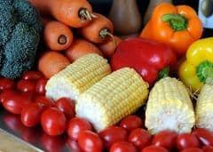 Eating more vegetables can help reduce bowel cancer risk in men