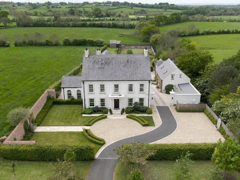 'Cherryfields', 22 Cherryburn Road,
Templepatrick, BT39 0JD
5 Bed Detached House
Offers over £1,250,000