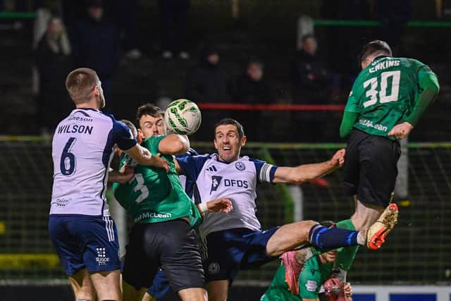 Portadown and Glentoran battle at the Oval during Friday's Sports Direct Premiership meeting. (Photo by Andrew McCarroll/Pacemaker Press)