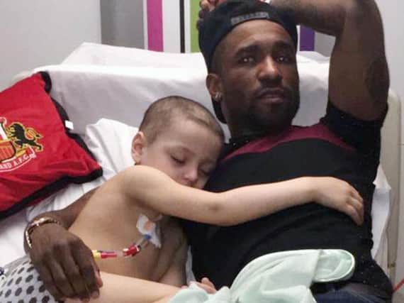 Jermain Defoe visits Bradley Lowery in hospital