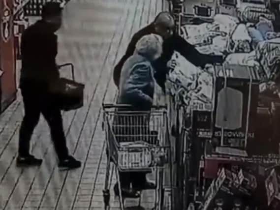 Pickpocket steals from elderly woman in supermarket